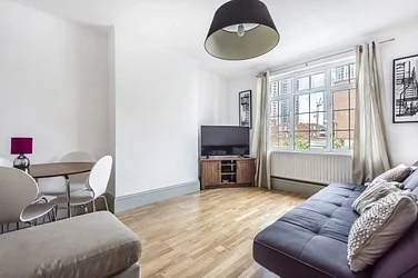 Flat Hartington Road in Greater London