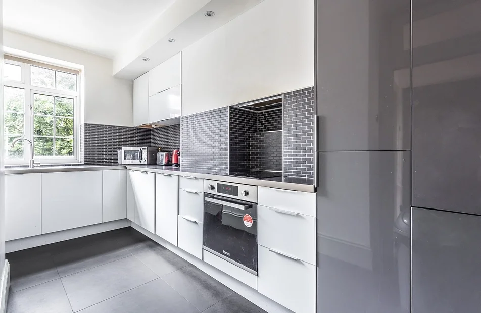 Flat Hartington Road in Greater London