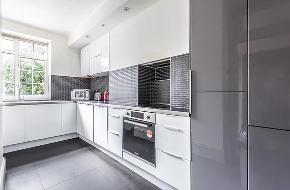 Flat Hartington Road in Greater London
