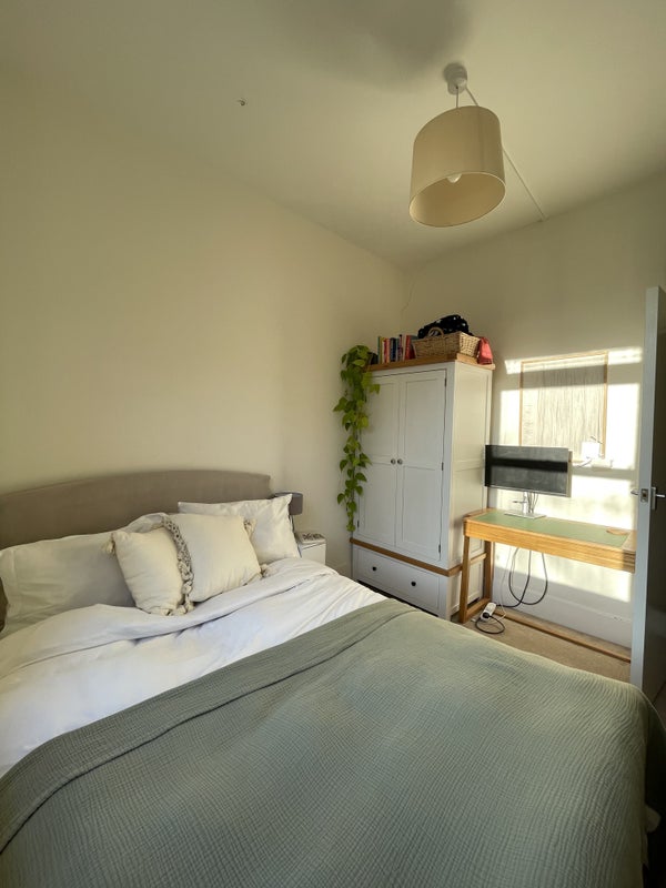 Flat Essendine Road in City of Westminster