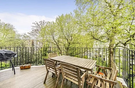 Flat Linden Gardens in Greater London