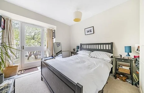 Flat Linden Gardens in Greater London