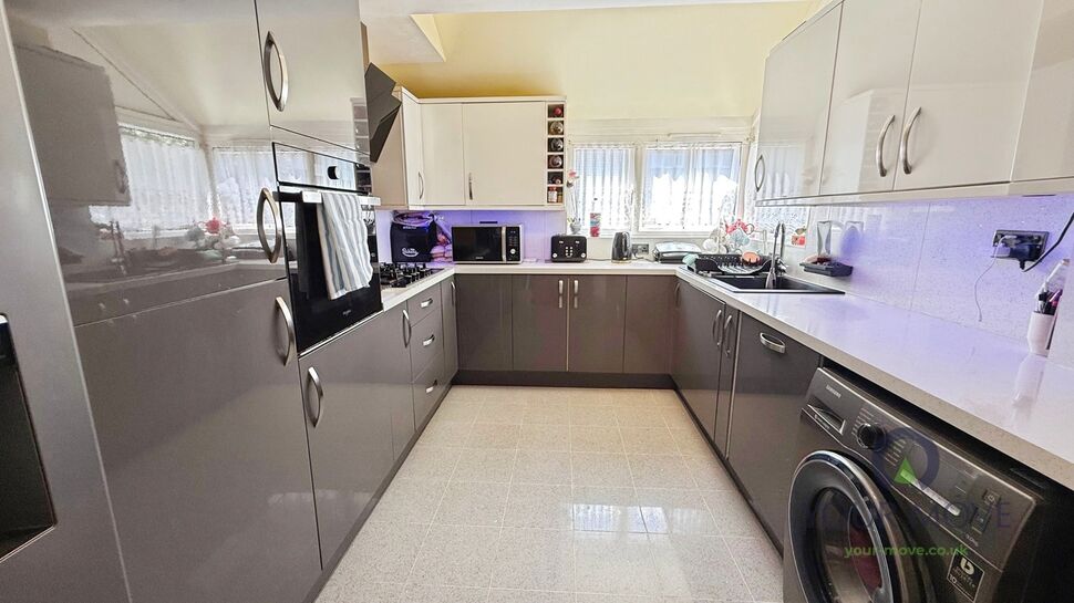 House Lipton Close in Greater London