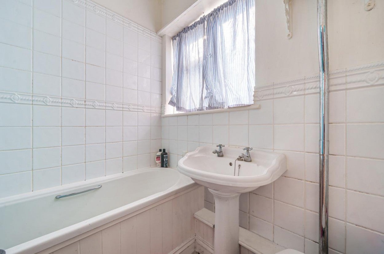 Flat Cromwell Road in Surrey Heath