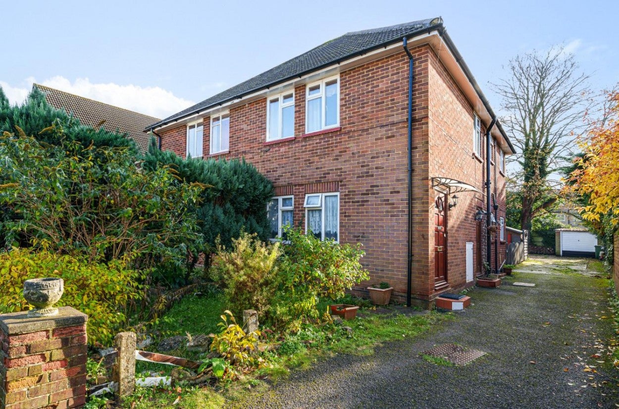 Flat Cromwell Road in Surrey Heath