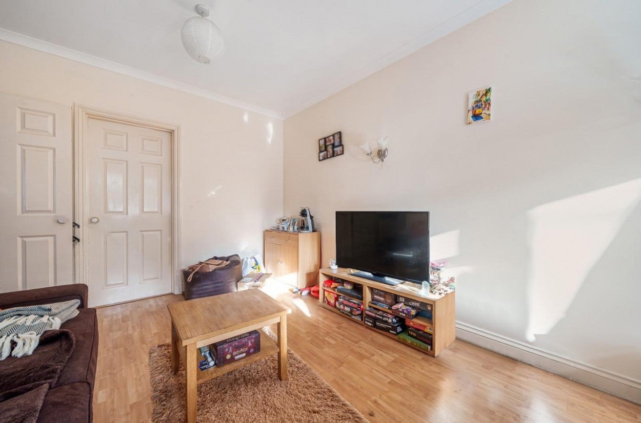 Flat Cromwell Road in Surrey Heath