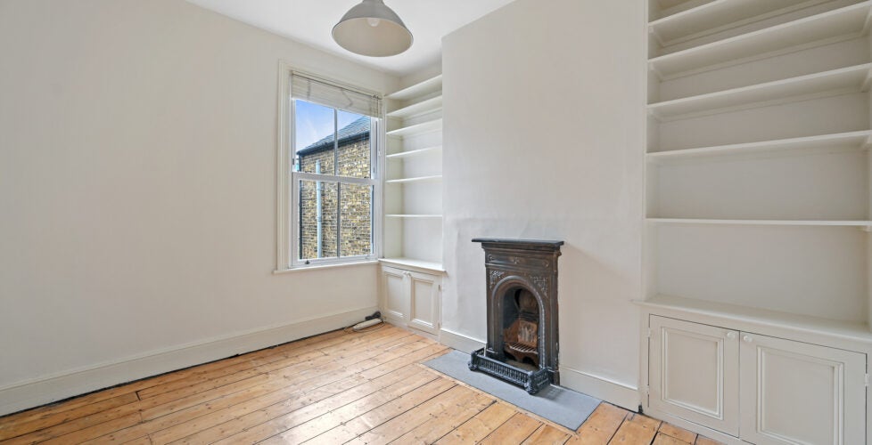 Flat Strathleven Road in Greater London