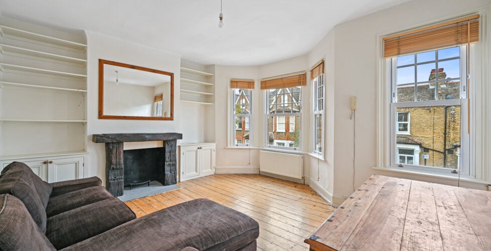 Flat Strathleven Road in Greater London