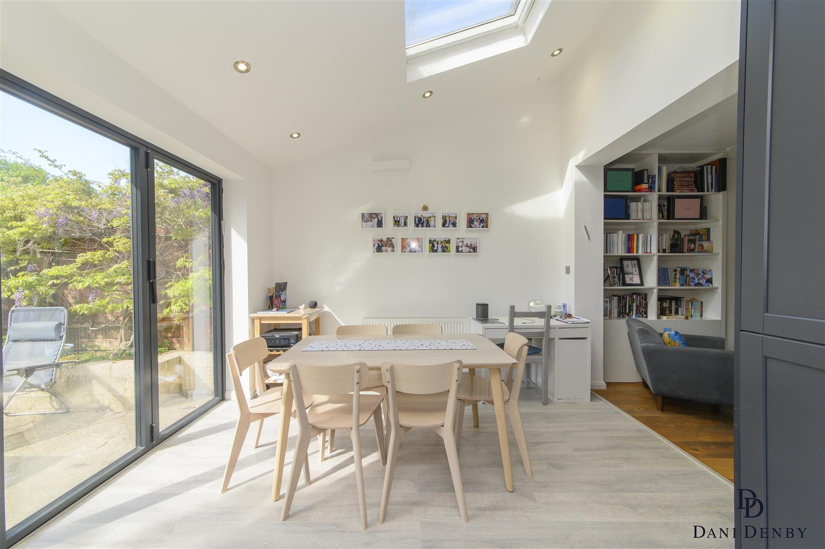 House Rowsley Avenue in Greater London