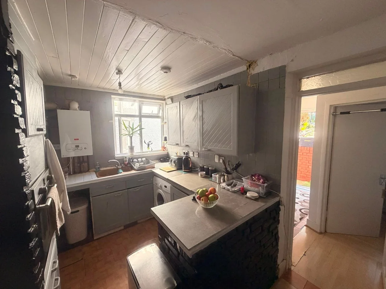 Flat Orchard Avenue in Greater London