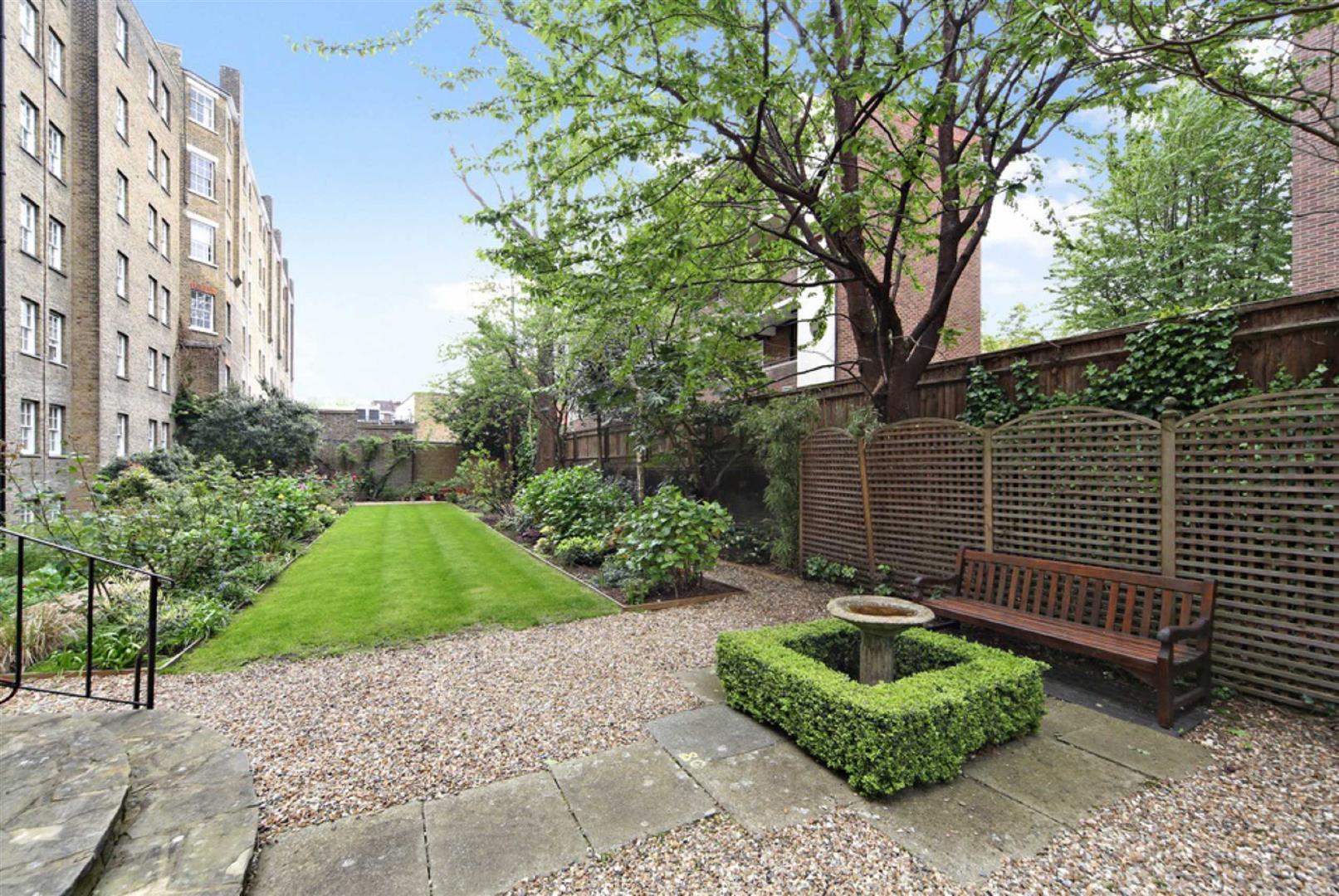 Flat Fulham Road in Greater London