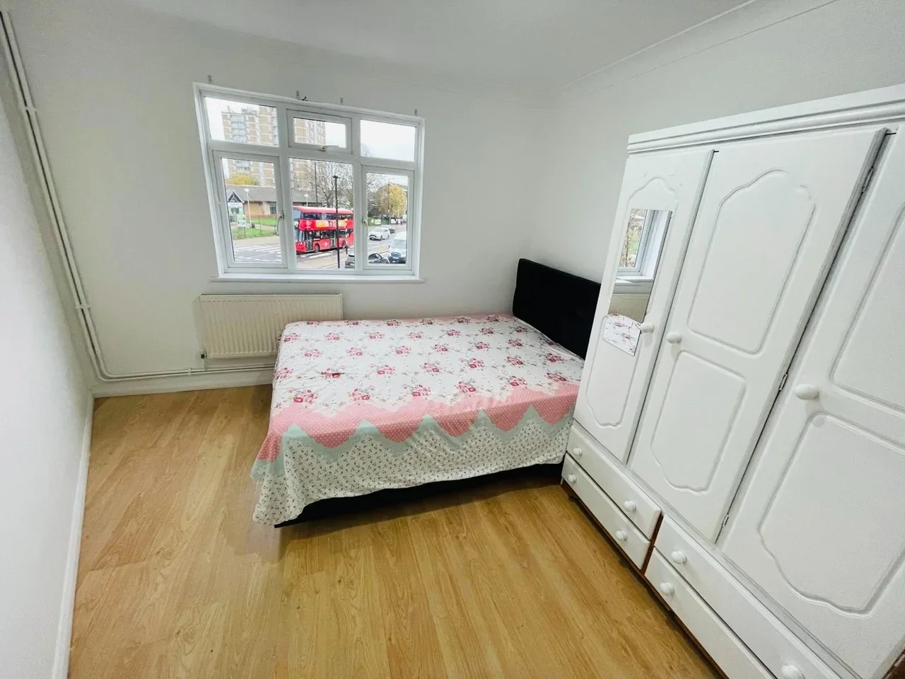 Flat Hertford Road in Greater London