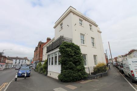 Flat George Street in Royal Leamington Spa