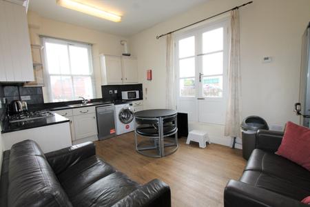 Flat George Street in Royal Leamington Spa