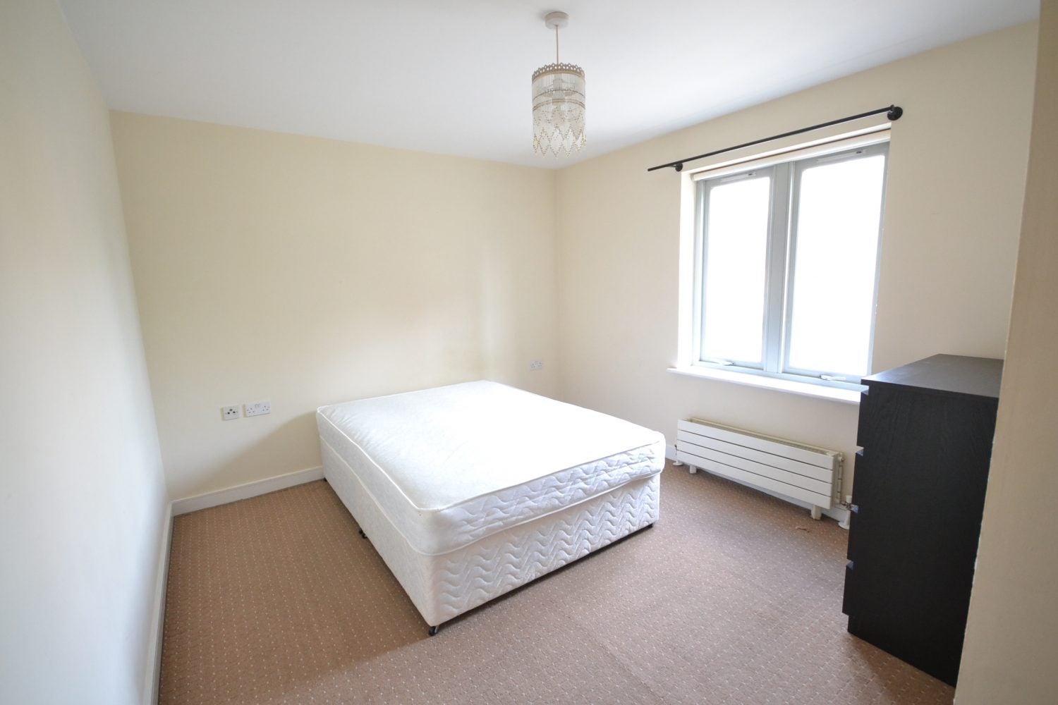 Flat Hunt Close in London