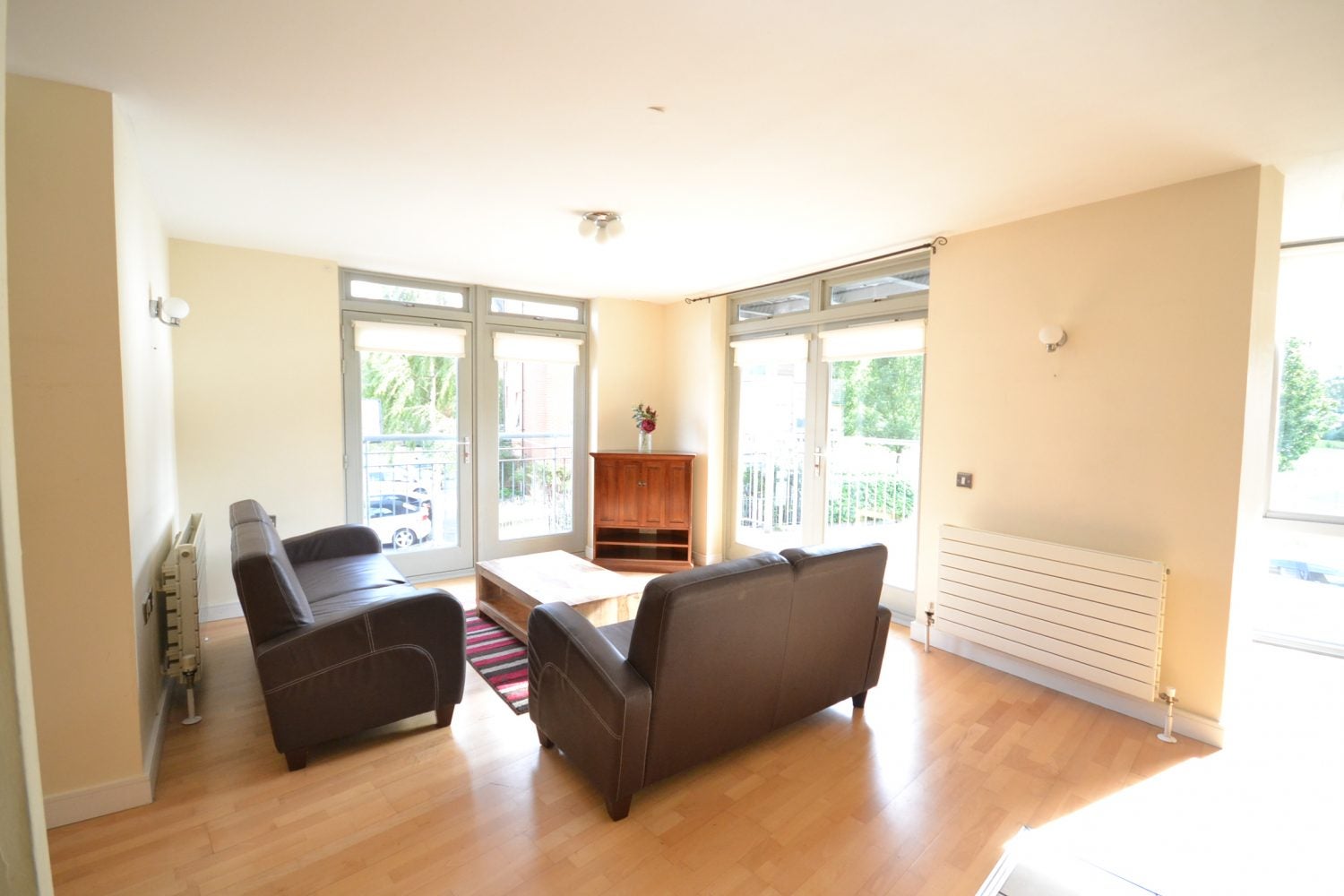 Flat Hunt Close in London