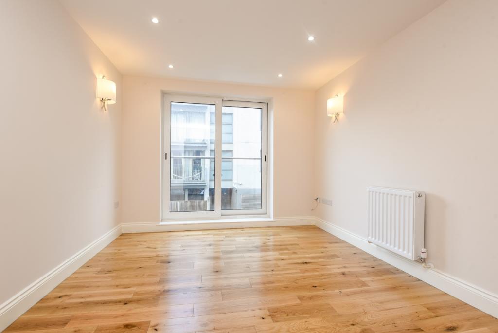 Flat Mantle Road in London