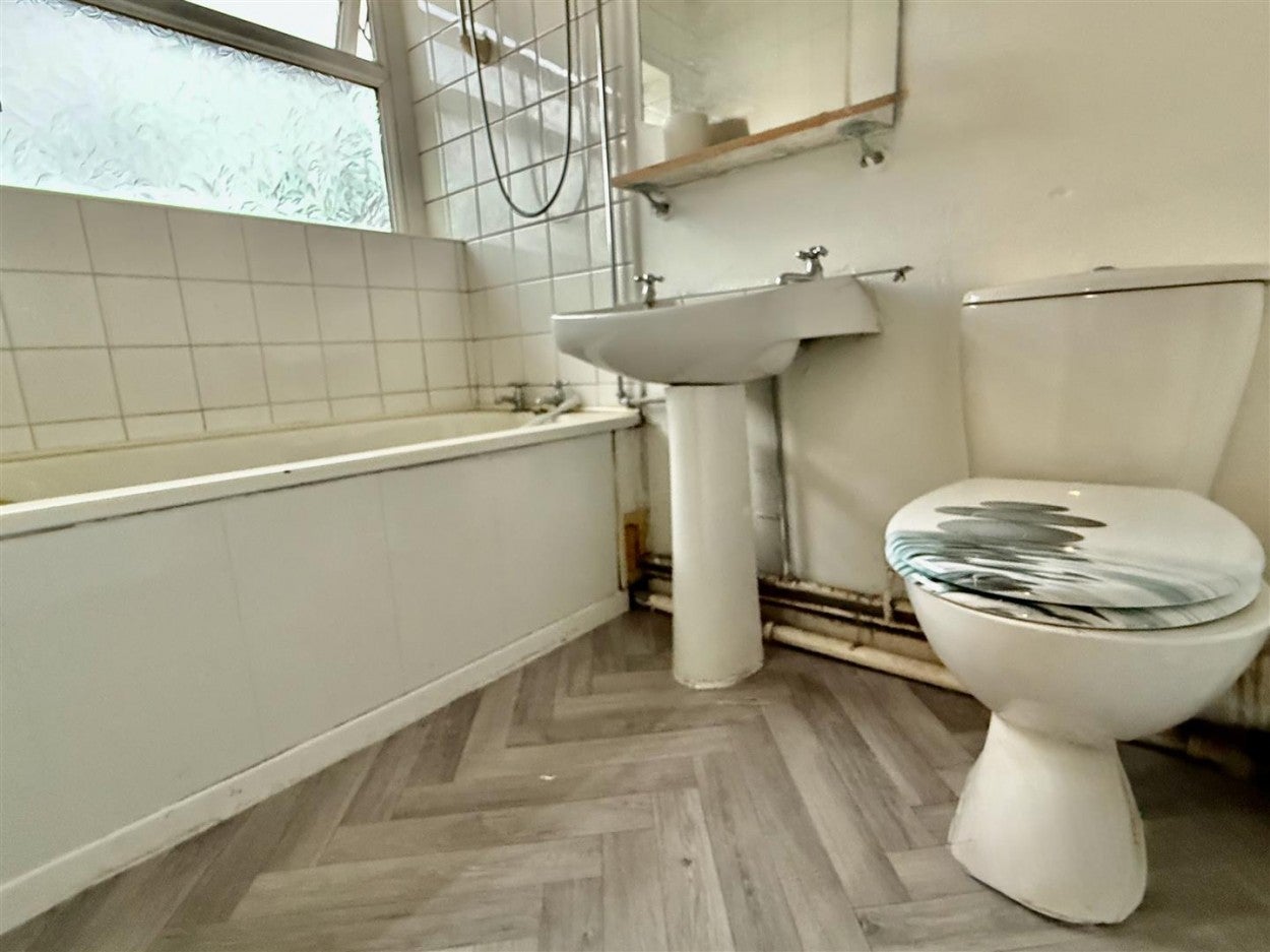 Flat Westbourne Avenue in Gateshead