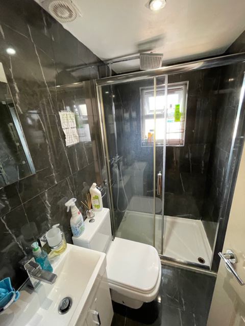 Room Leyton Park Road in Greater London