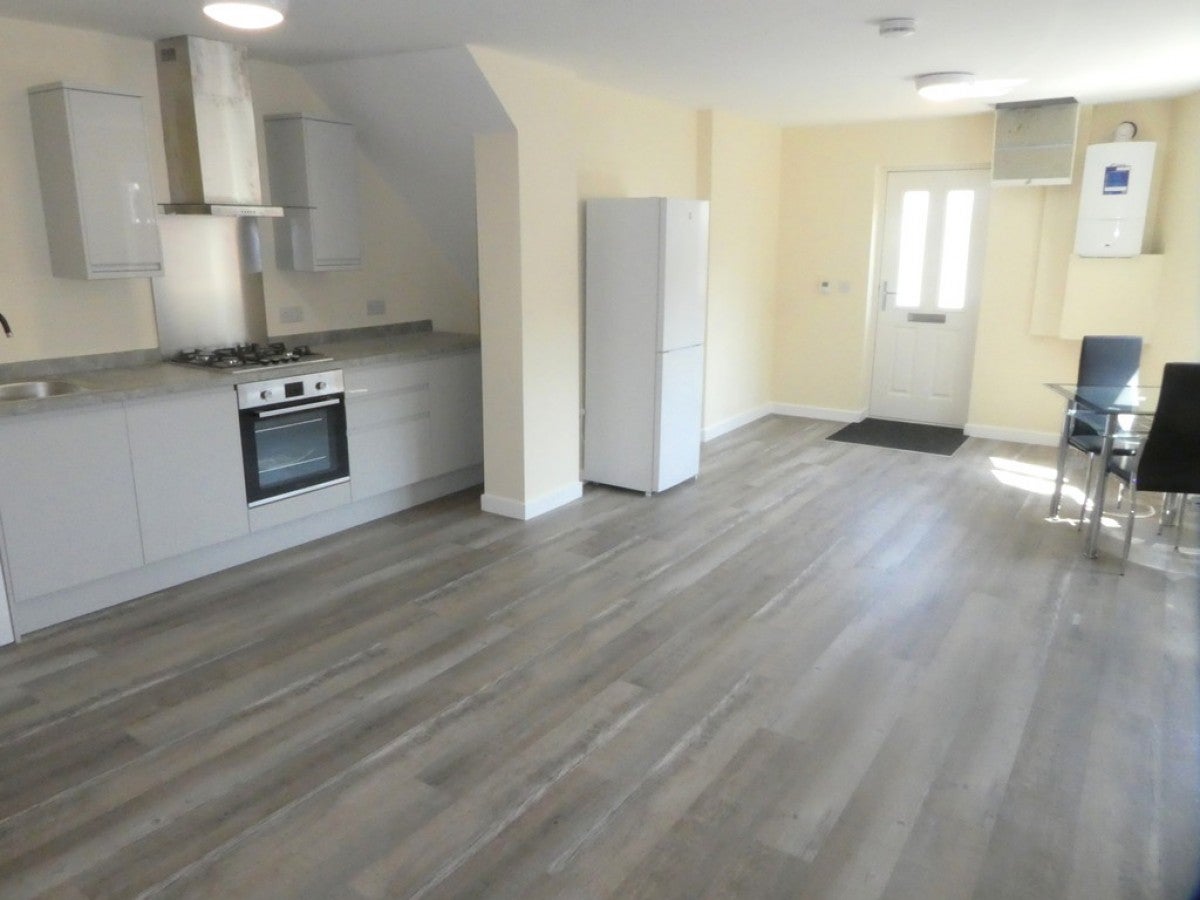 Flat Dennison Avenue in Manchester
