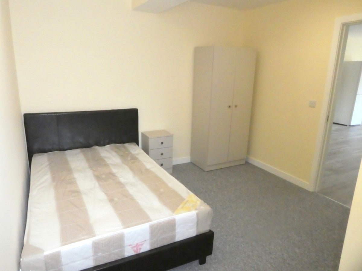 Flat Dennison Avenue in Manchester