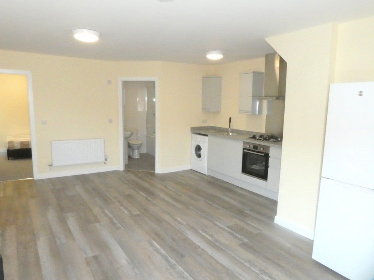 Flat Dennison Avenue in Manchester