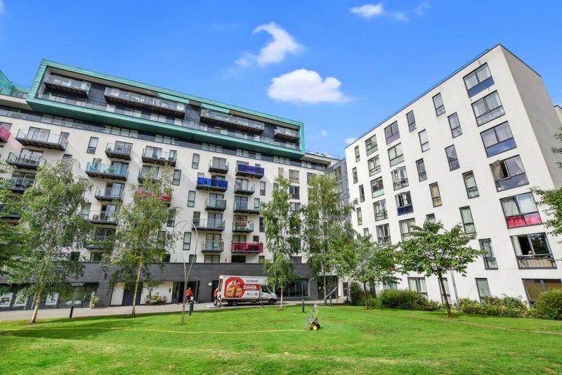 Flat Conington Road in Greater London