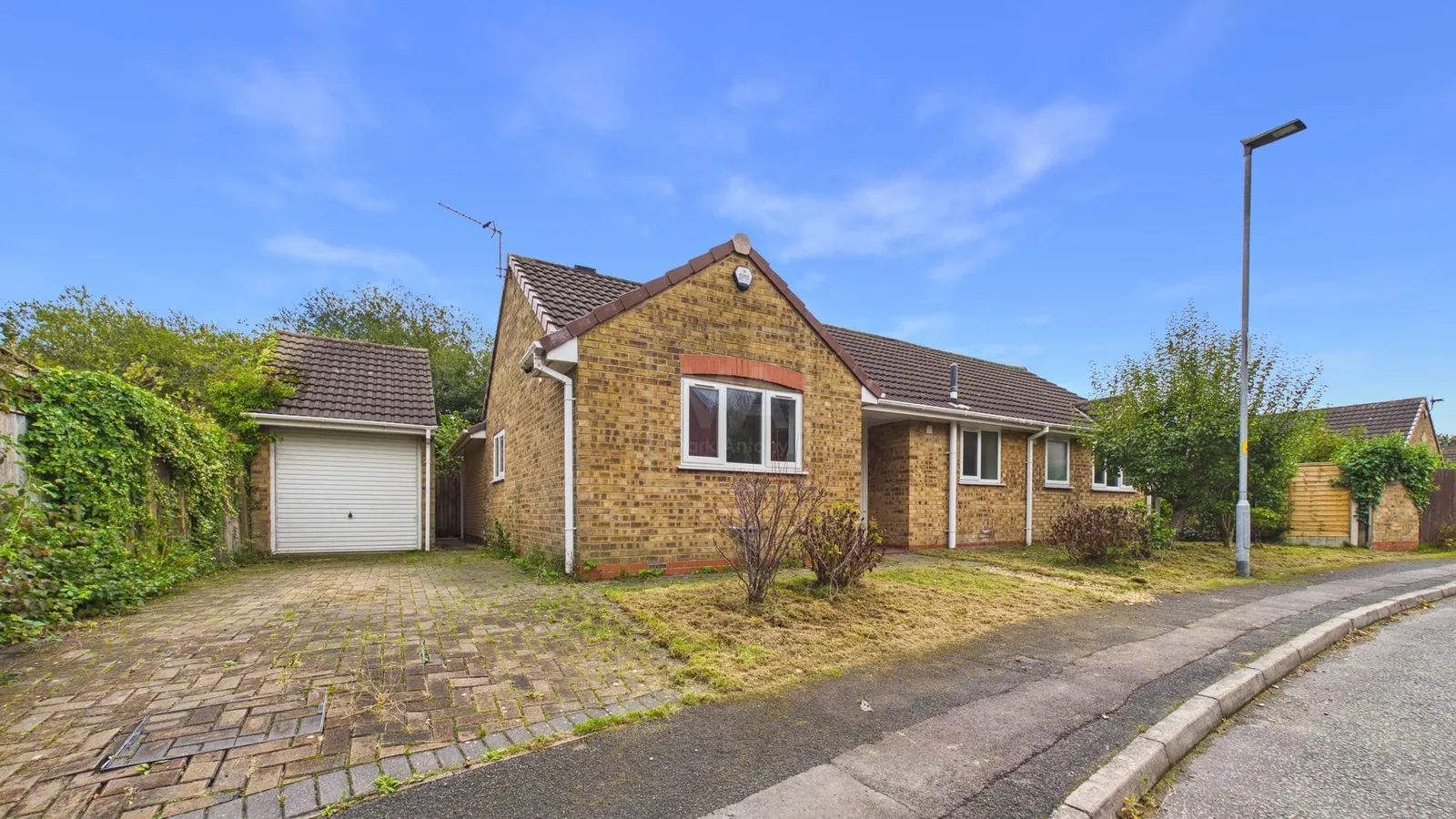 House Rockingham Close in Birchwood