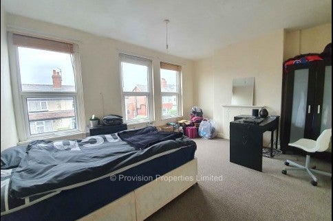 Flat Walmsley Road in Leeds