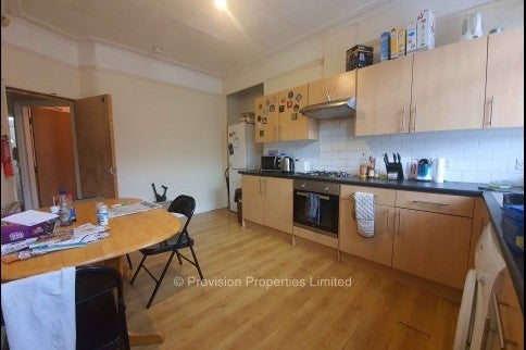 Flat Walmsley Road in Leeds