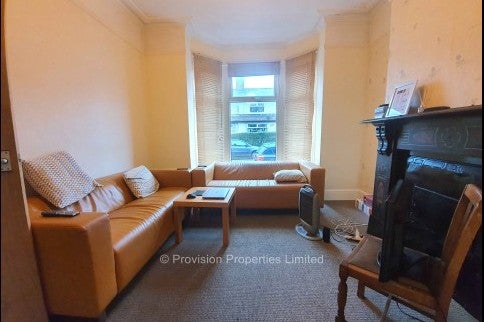 Flat Walmsley Road in Leeds