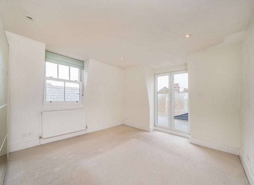 Flat Moring Road in Greater London
