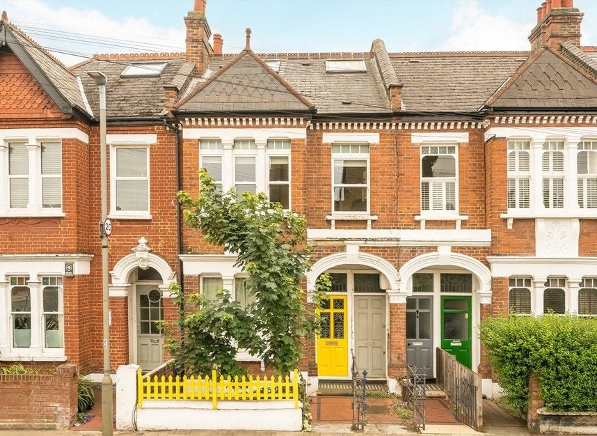 Flat Moring Road in Greater London