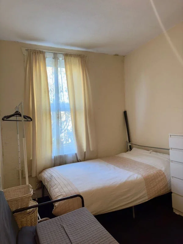 Room Grove Green Road in Greater London