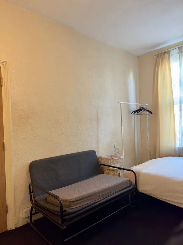 Room Grove Green Road in Greater London