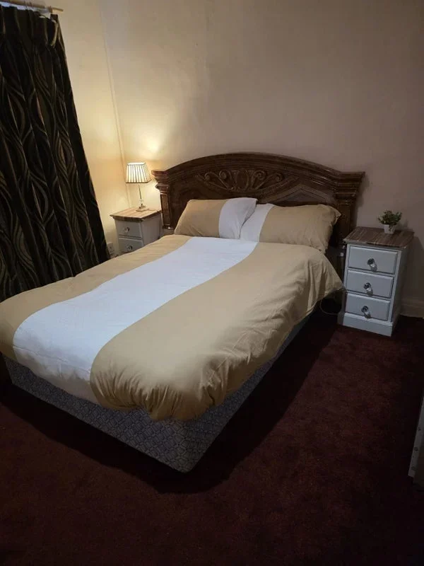 Room Lower Road in Greater London