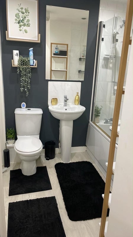 Room Brompton Road in Trafford