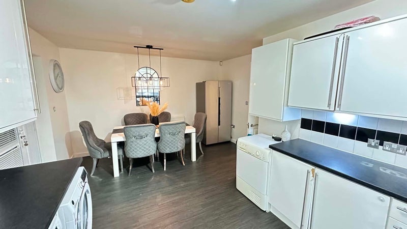 Room Brompton Road in Trafford