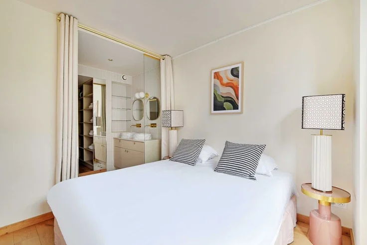 Flat Rue de Berri in Paris