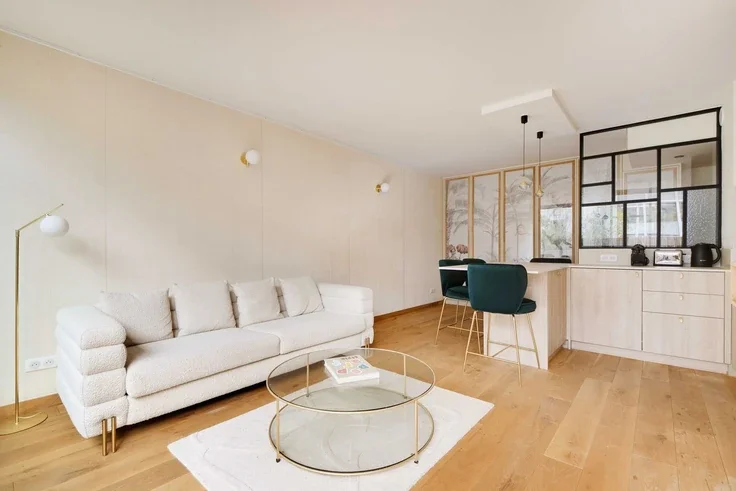 Flat Rue de Berri in Paris