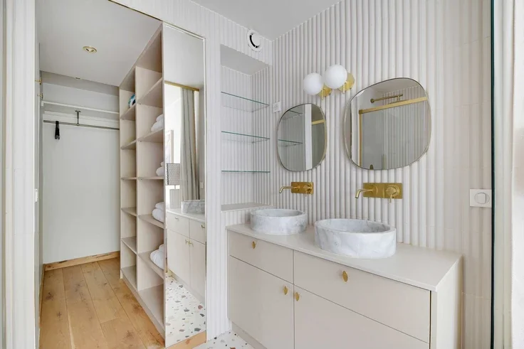 Flat Rue de Berri in Paris
