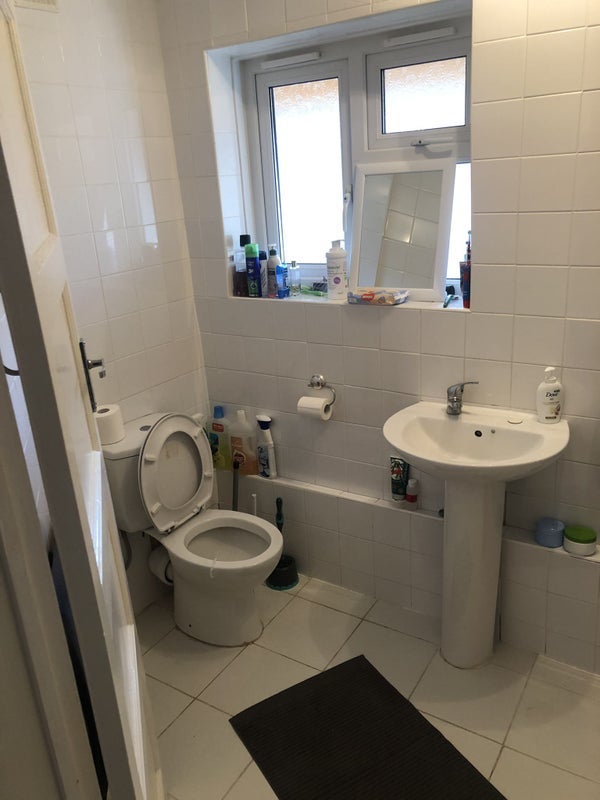 Room Ravenscourt Road in Greater London