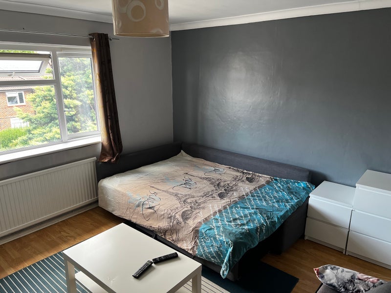 Room Ravenscourt Road in Greater London