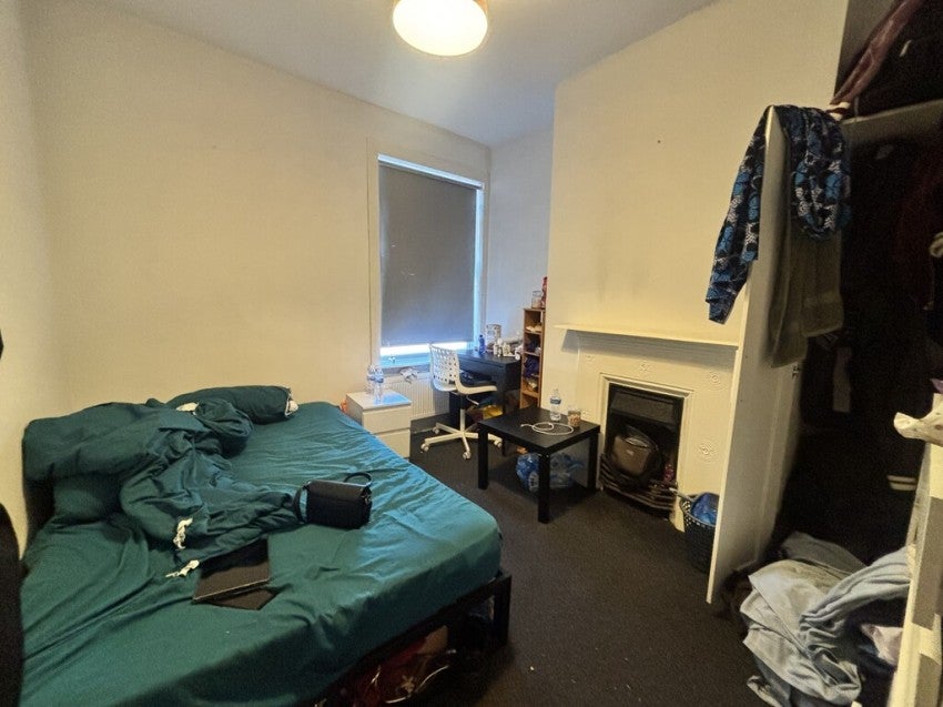 Room Avenue Road in Southampton