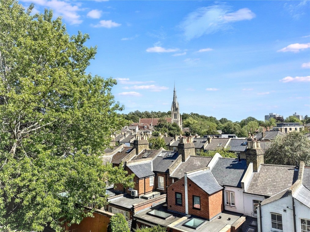 Flat Roehampton High Street in Greater London
