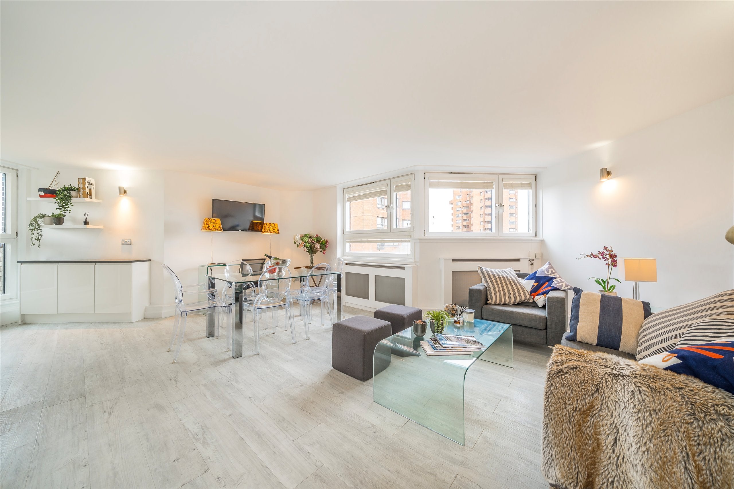 Flat Cremorne Road in Greater London