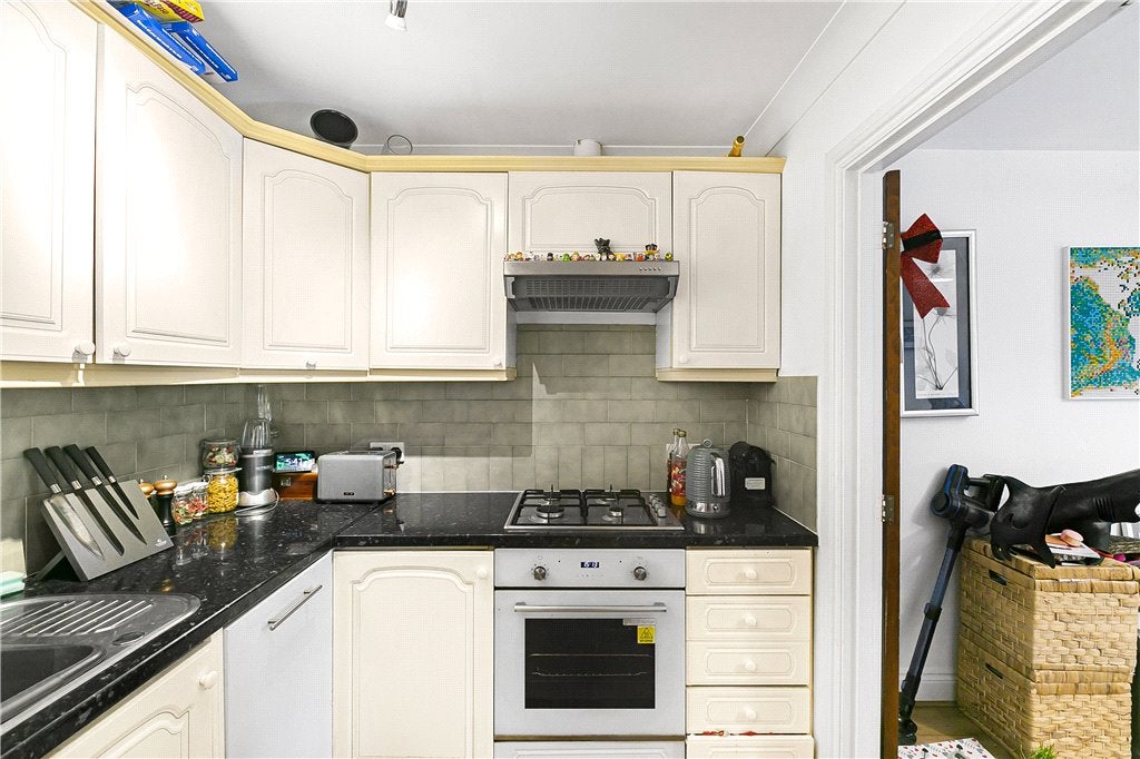 Flat Putney Hill in Greater London