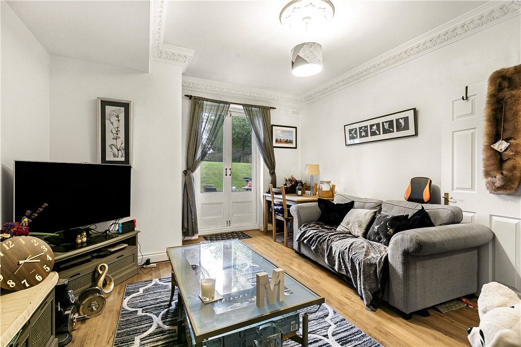 Flat Putney Hill in Greater London