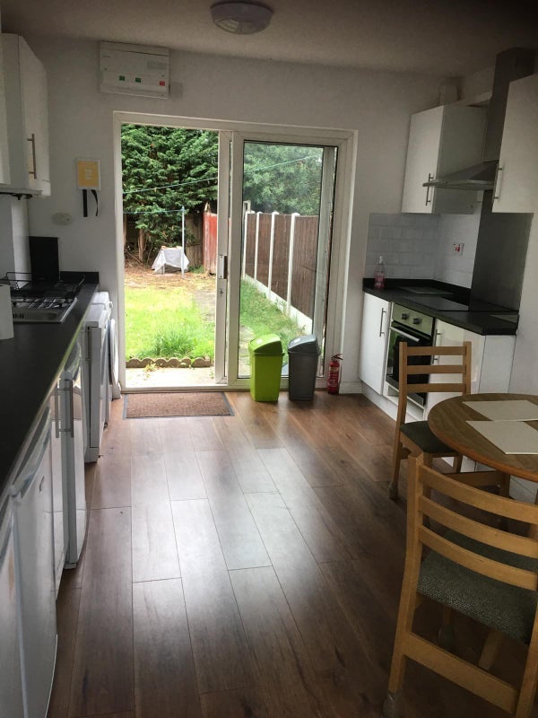 Room Alexandra Crescent in Nottingham