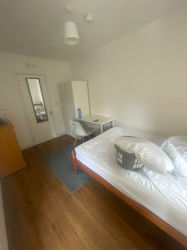 Room Alexandra Crescent in Nottingham